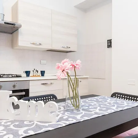 La Gioiosa - Location - Modern Near Metro Bengasi Апартаменты *