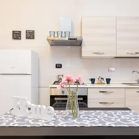 La Gioiosa - Location - Modern Near Metro Bengasi * Турин